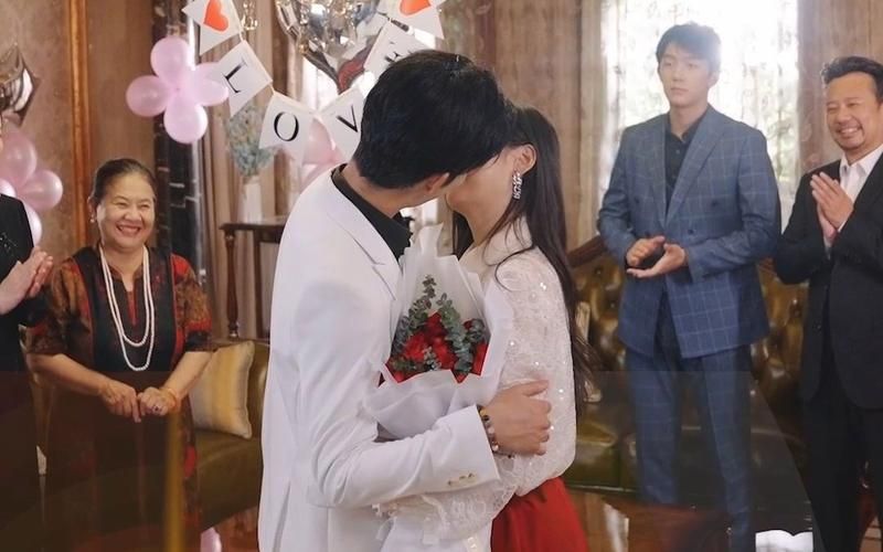 替嫁新娘亿万老公宠上天封面图