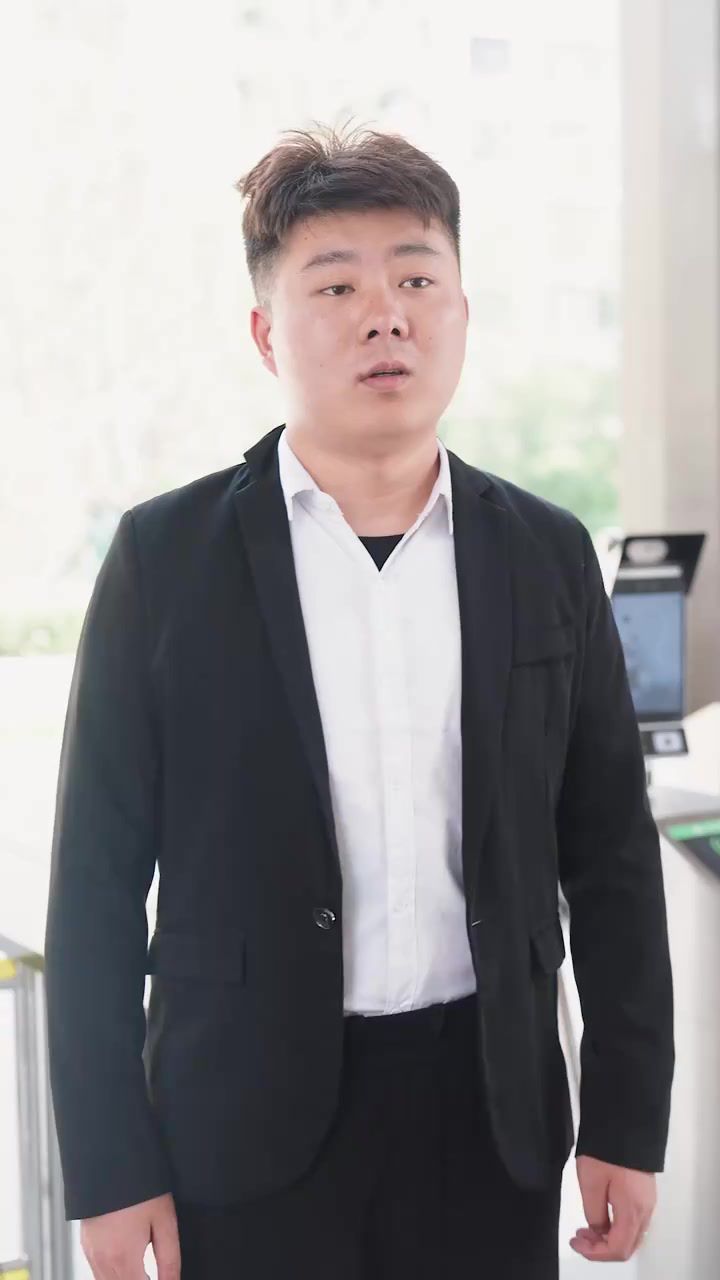 拽妈携崽归来（一胎三宝，神秘爹地竟是大佬）封面图