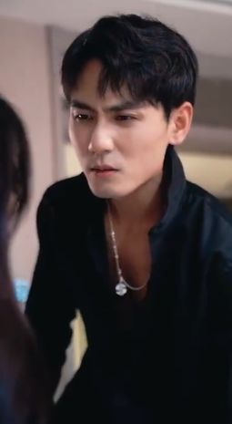 拒嫁豪门：影后的绯闻老公封面图