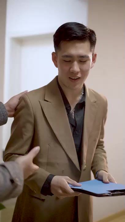 新不装了我是富二代封面图