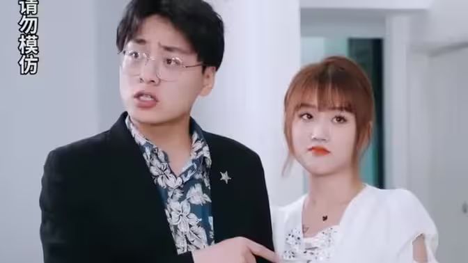 《贬值后我带老婆走上人生巅峰》封面图