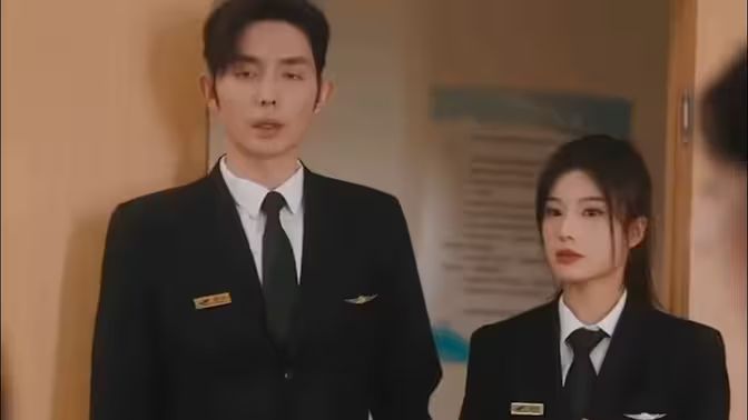 爱在黎明前降落封面图