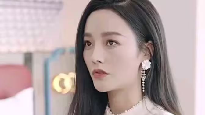 亲吻月亮封面图