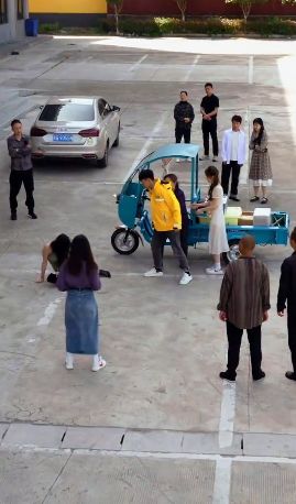 天选打工人（娶到完美女上司）封面图