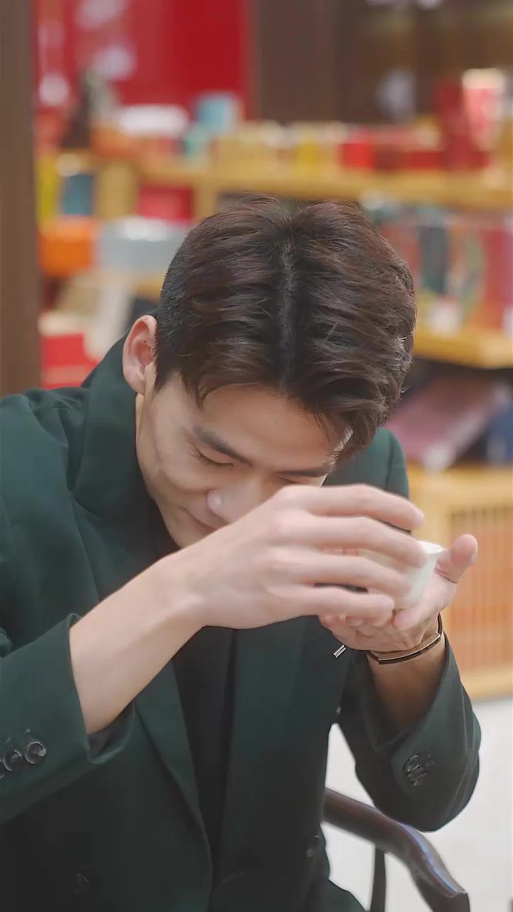 天降神秘总裁老公封面图