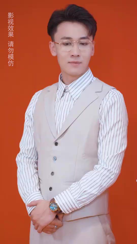 总裁夫人竟是女首富封面图