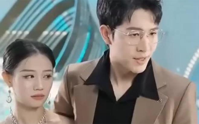 替身上位总裁轻点撩(错认成宠，张先生宠妻好甜)封面图